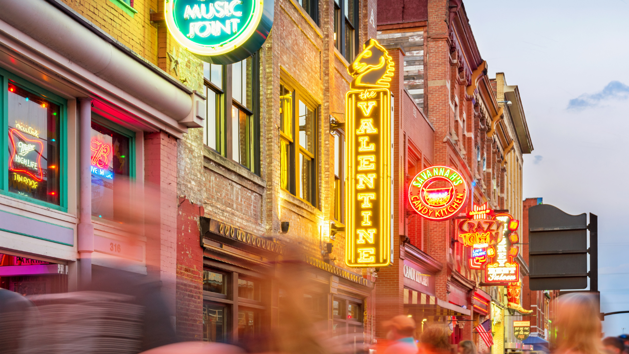 Five Best Cities for Corporate Retreats in 2025 - Strayboots